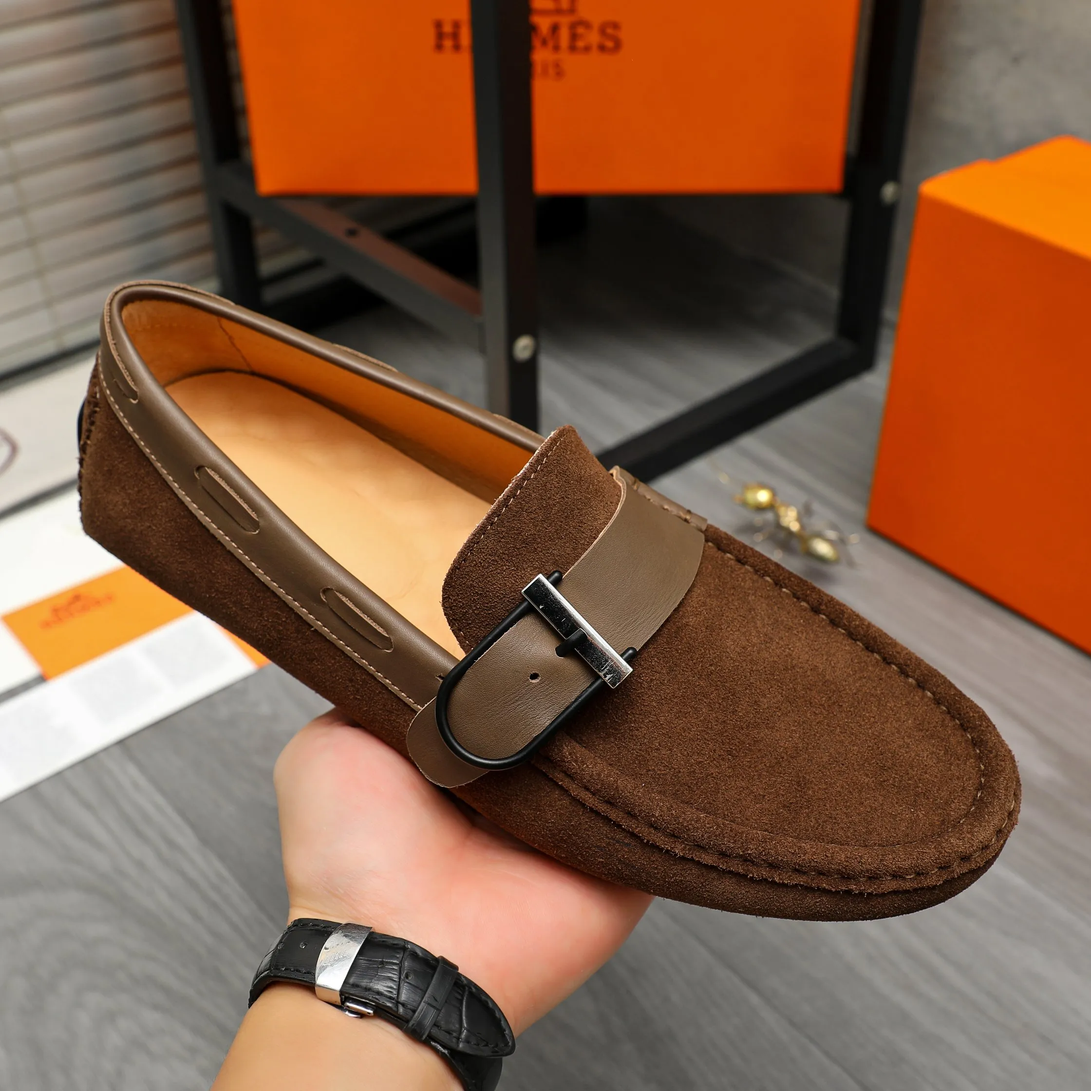 P380 Product trademark: HERMES "Hermes" casual slip-on men's shoes Regular size: 38-44 Product material: Selected frosted cowhide upper, pigskin lining, rubber outsole